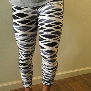 Black/grey/white leggings